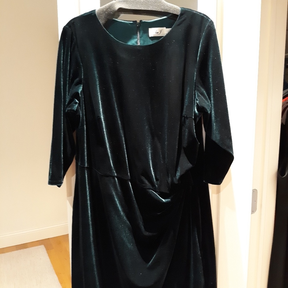 Velvet Emerald Green Cocktail Dress